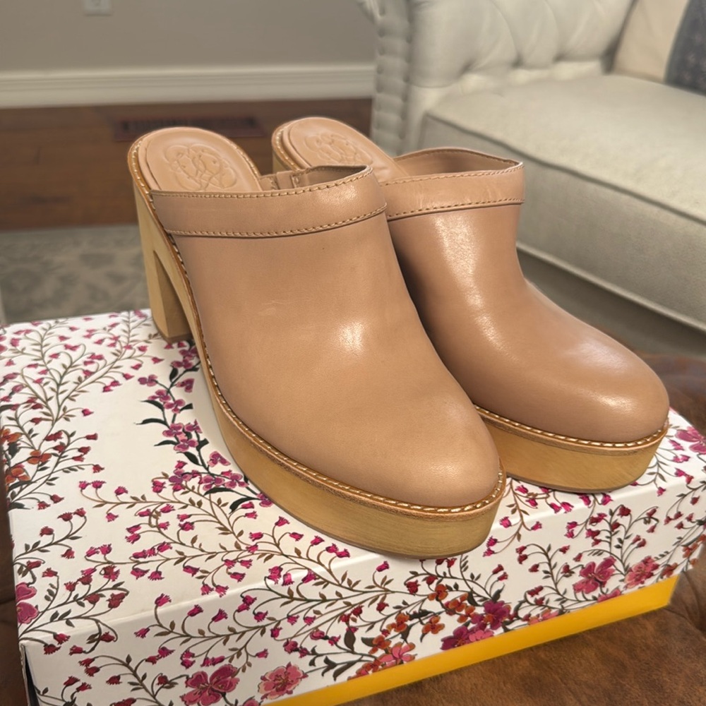 Antonio Melani clogs